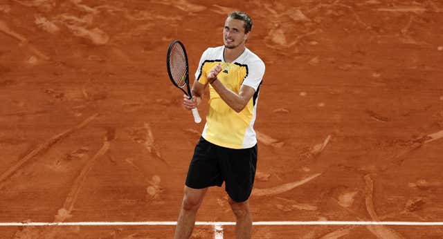 Zverev emula a Djokovic y tira de épica y remontada para acceder a cuartos en plena madrugada