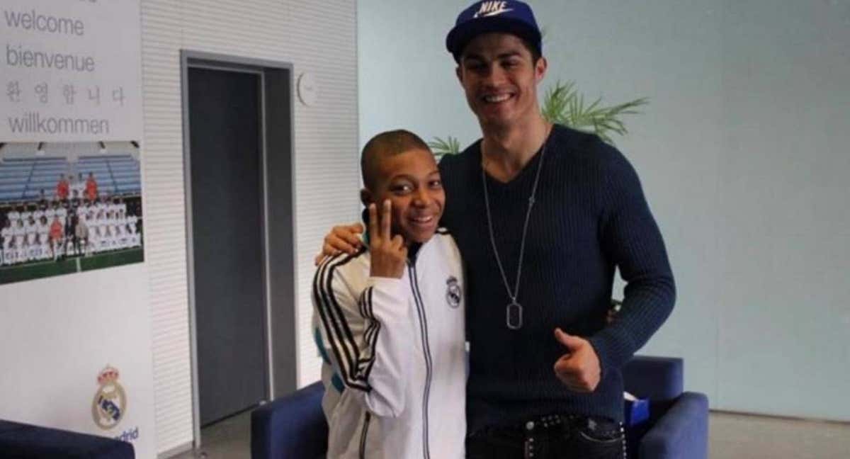 Mbappé se fotografió con Cristiano cuando estuvo en Valdebebas, en 2012. /