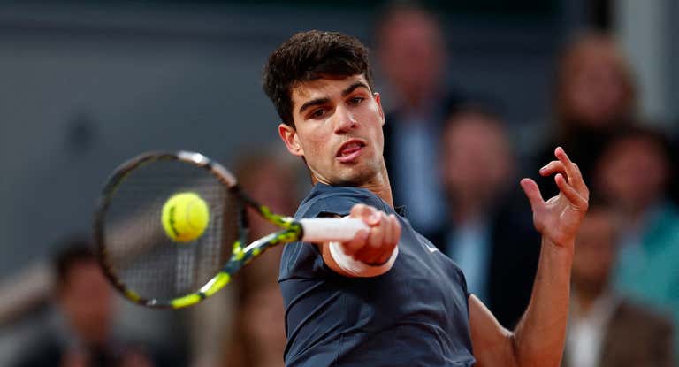 Carlos Alcaraz durante su participación en Roland Garros.