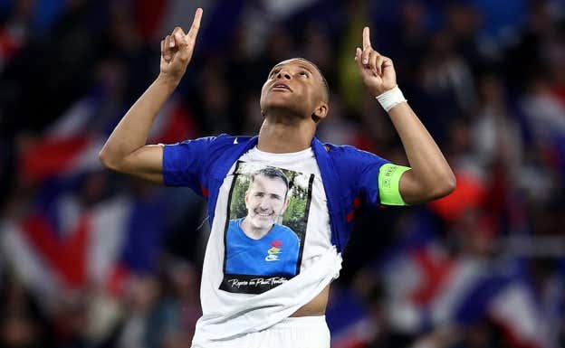 Mbappé tuvo una dedicatoria especial en su gol. AFP