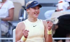 La nueva estrella del tenis con una sonrisa 'made in Spain' que derrota gigantes en Roland Garros y sueña con 25 Grand Slams