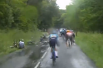 Un aparatoso accidente en la Dauphiné con Ayuso, Evenepoel y Roglic obliga a neutralizar la etapa