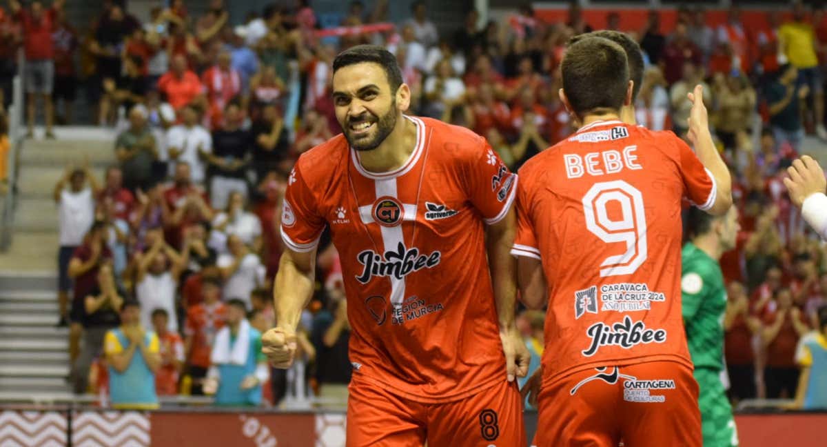 Los jugadores del Jimbee Cartagena celebran la victoria contra el Barça y el pase a la final.