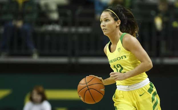 Megan Trinder, cuando jugaba con las Ducks.  OREGÓN