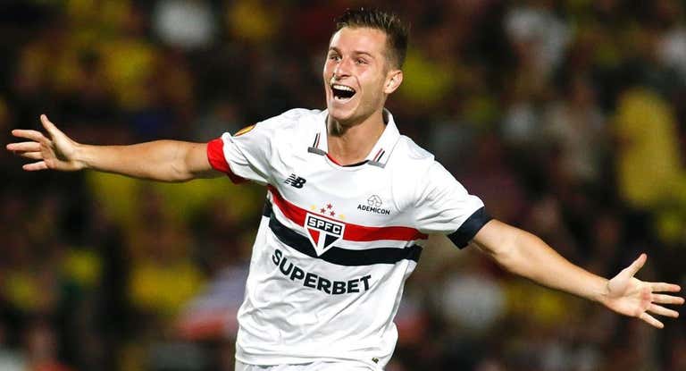 Sao Paulo celebra un gol con Sao Paulo.