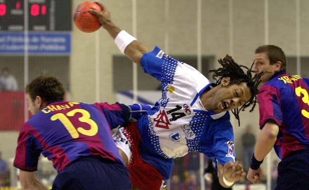 Jackson Richardson, en la final de la Champions de 2001.  EFE / JESÚS DIGES