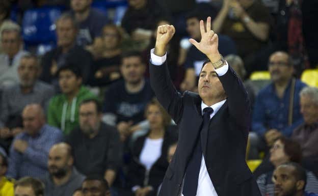 Xavi Pascual durante su etapa como entrenador del Barcelona. Efe