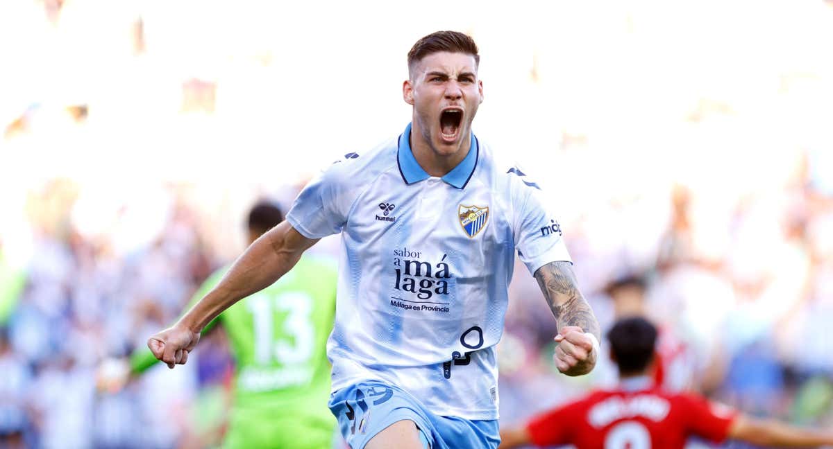 Roberto Fernández celebra uno de sus goles./MÁLAGA