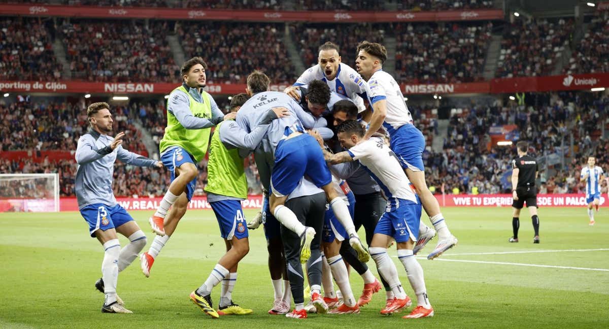 El Espanyol neutraliza el efecto del Molinón y pone pie y medio en la final del playoff de ascenso a Primera gracias a un gol de Puado