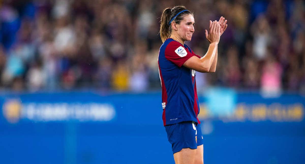 Mariona Caldentey se despide al ser sustituida en su último partido en casa como jugadora del Barça.
