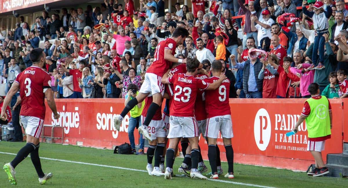 Los jugadores del Nàstic celebran la victoria./@NASTICTARRAGONA