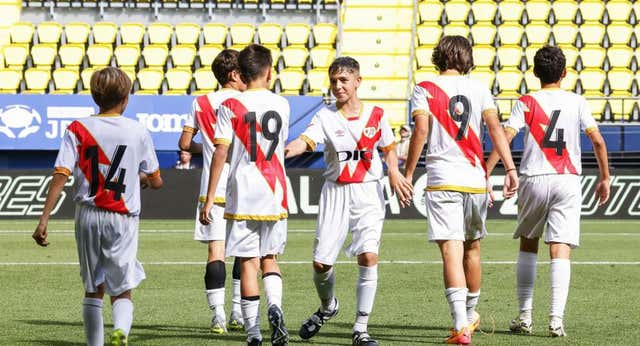 Psicología positiva, ‘ubuntu’ y frases escritas en los balones, el secreto que explica el éxito del Rayo: «A partir de ahí hemos creído»