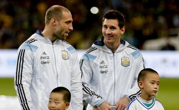 Zabaleta y Messi jugando con Argentina.  GETTY