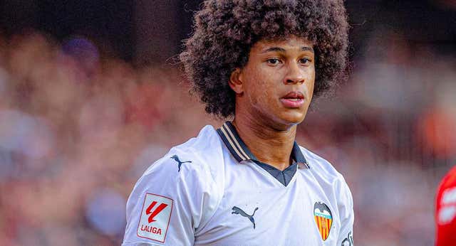 Peter Federico no ve claro su futuro en Valencia y contacta con otros clubes