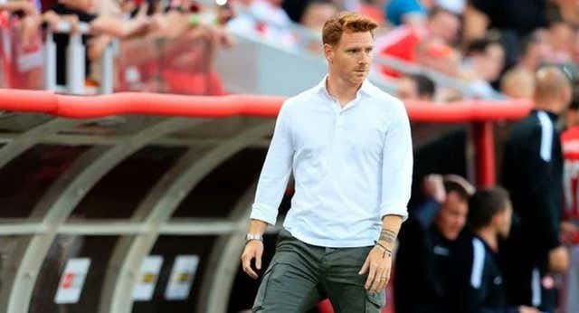 Guille Abascal firma su contrato y será el entrenador del Granada en busca del ascenso