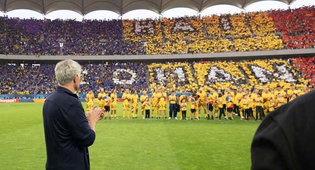 La charla secreta de Mourinho que emociona e inspira a Rumanía: «Si fuera mi entrenador, me comería el césped y al adversario»