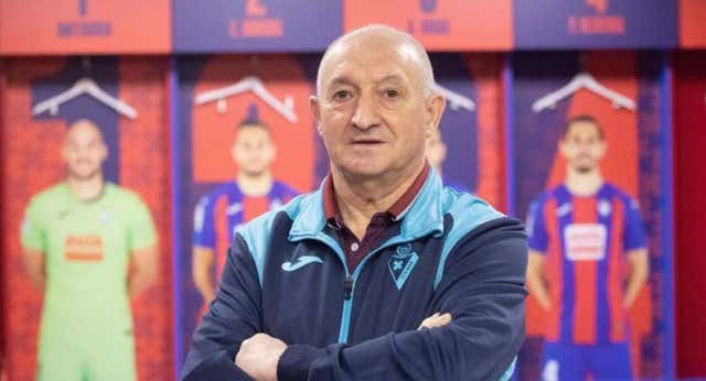 El alma del Eibar que trabajó 52 años en el club y ahora ni puede ver los partidos: «Me pongo muy nervioso, oigo los goles desde mi casa»