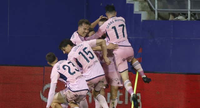 El Oviedo asalta Ipurua para seguir soñando con el ascenso