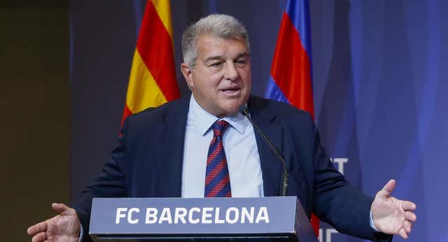 Laporta saca pecho ante «los brotes verdes y la recuperación económica» y se acuerda de Xavi