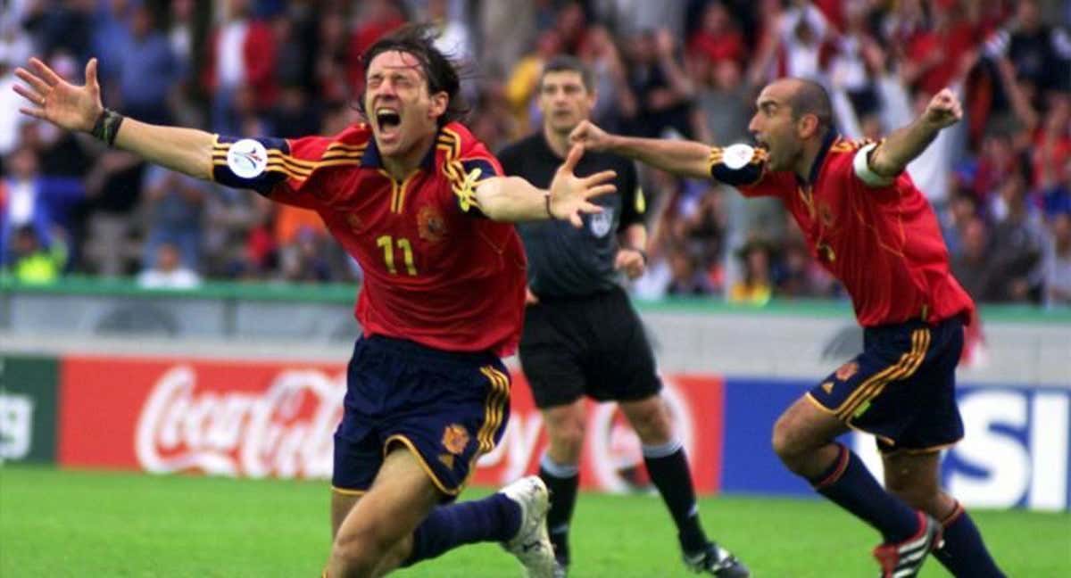 Alfonso celebra el gol ante Yugoslavia en la Eurocopa de 2000. /AP