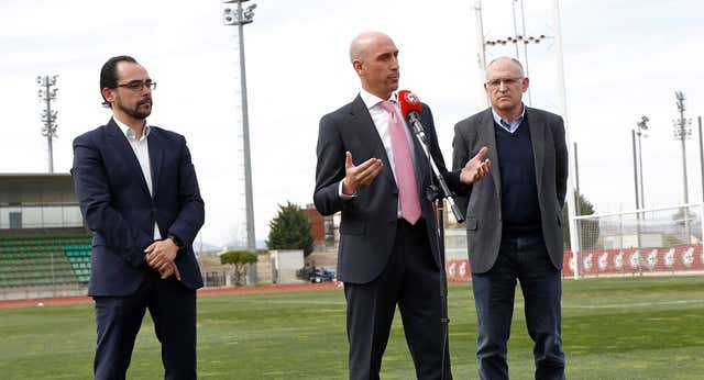 El entorno que se construyó Rubiales (con jugosos salarios) para jugar en las ligas mayores