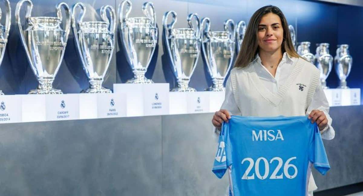 Misa Rodríguez posa tras oficializar su renovación.