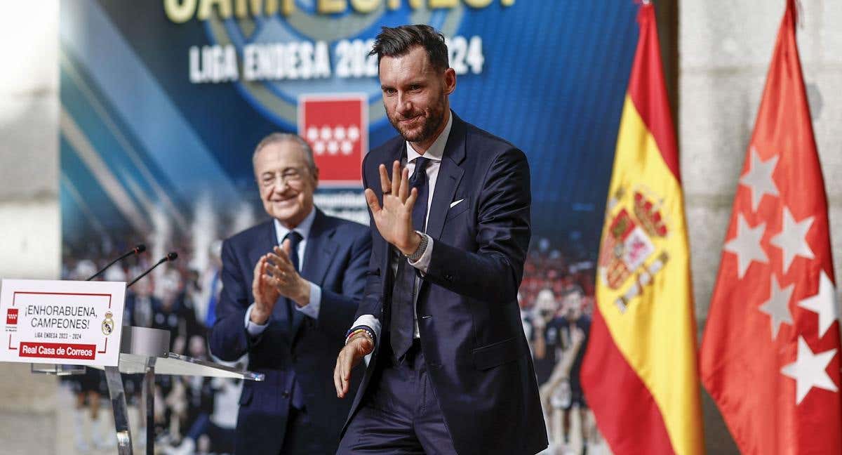 Rudy Fernández y Florentino Pérez, en la celebración del título de Liga Endesa del Real Madrid.