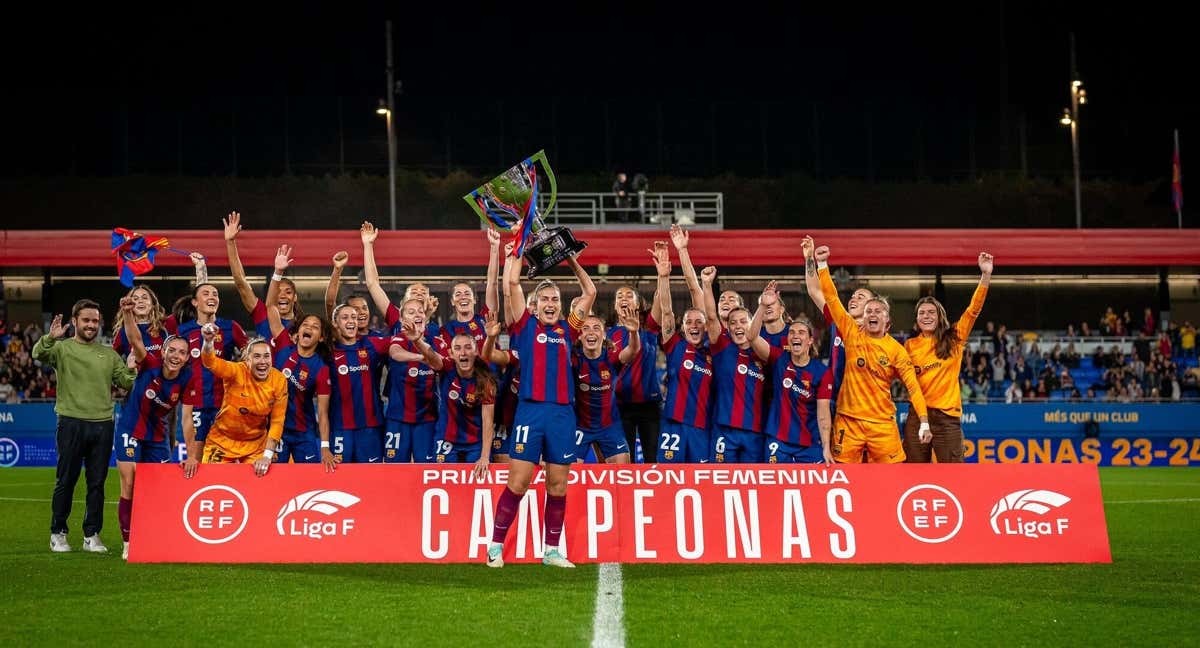 El Barça levantando el título de liga.
