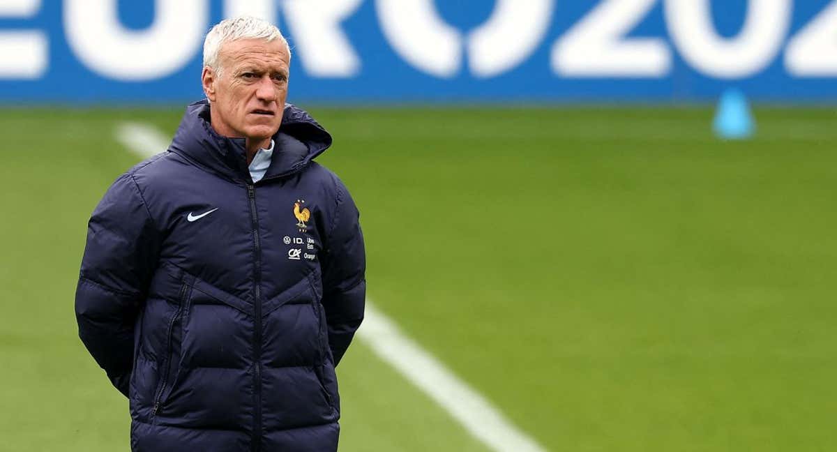 Didier Deschamps, durante un entrenamiento de la selección francesa. /AFP