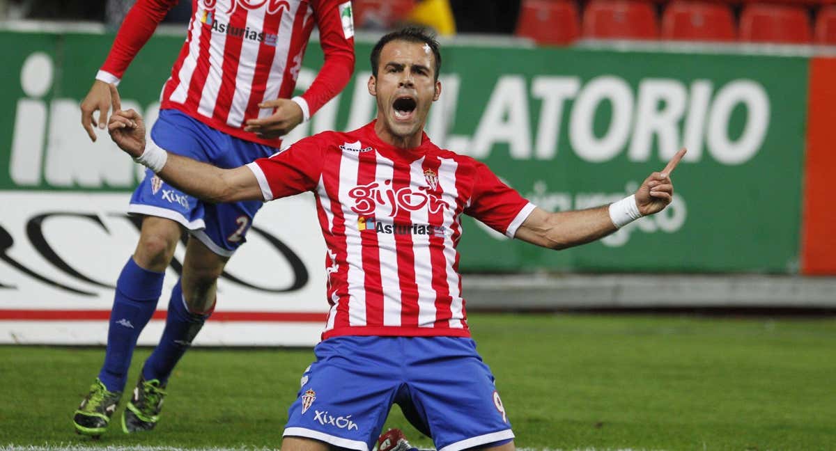 Mate Bilic celebra un gol con el Sporting. /JOAQUÍN BILBAO