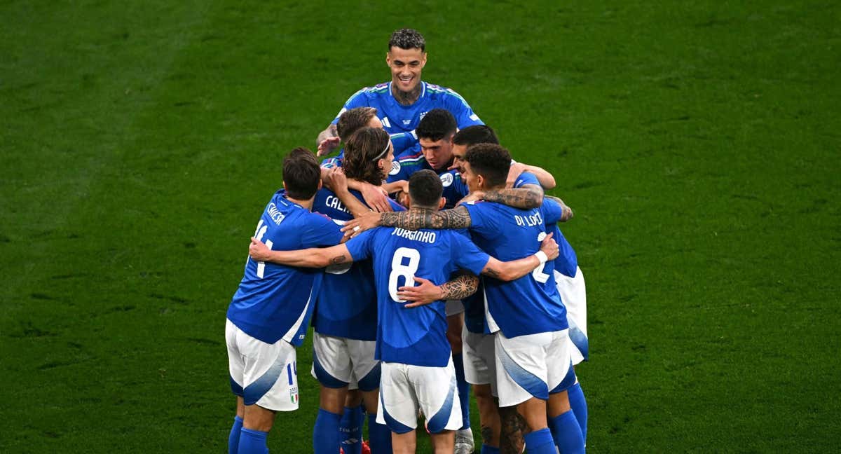 Italia celebra su gol a Albania./AFP