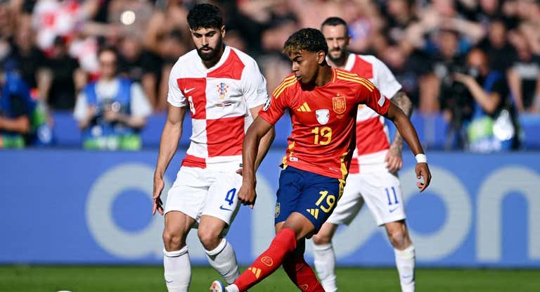 Lamine Yamal, durante el partido contra Croacia en la Eurocopa.