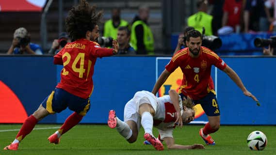 Cucurella y Nacho en el partido contra Croacia. /GETTY