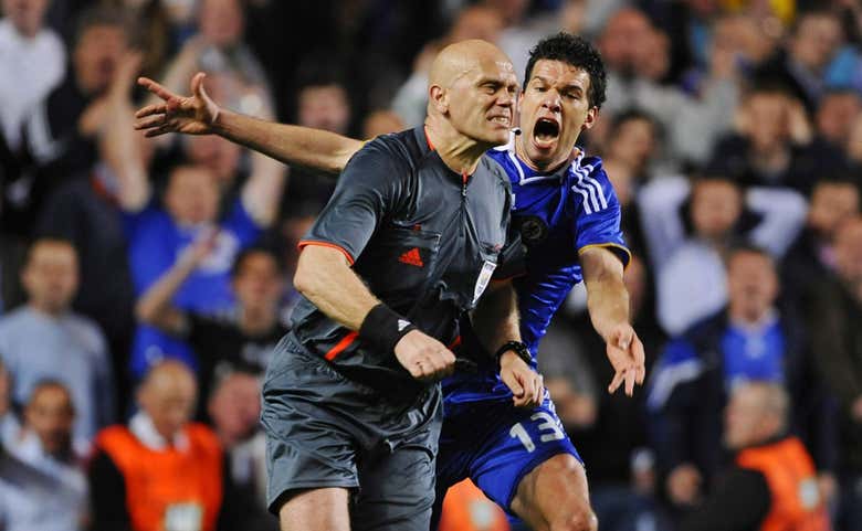 Ovrebo revisa 15 años después el polémico Chelsea-Barça: «En ese partido se dieron un montón de coincidencias»