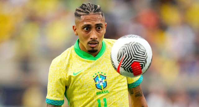 Crece el incendio en Brasil con la rajada de Ronaldinho y Raphinha le contesta: «Hace unos días le pidió entradas a Vinicius»