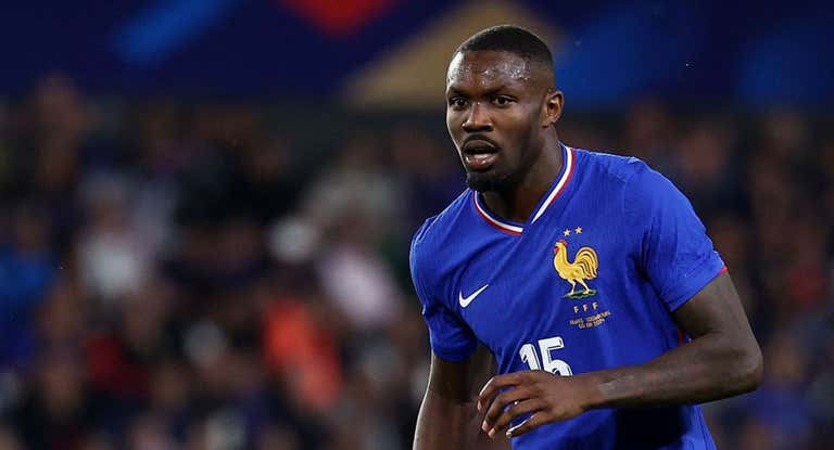 Thuram, en un partido con Francia.
