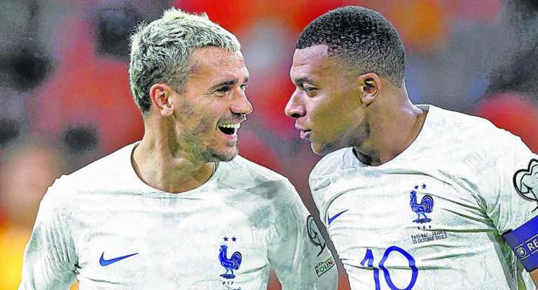 Griezmann y Mbappé mantuvieron una conversación con el presidente de la FFF.