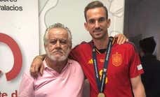 Un pique ante Ceballos, un dedo y el rol materno en la lavandería del Betis, claves para que Fabián ya sea el crack que nadie reconocía
