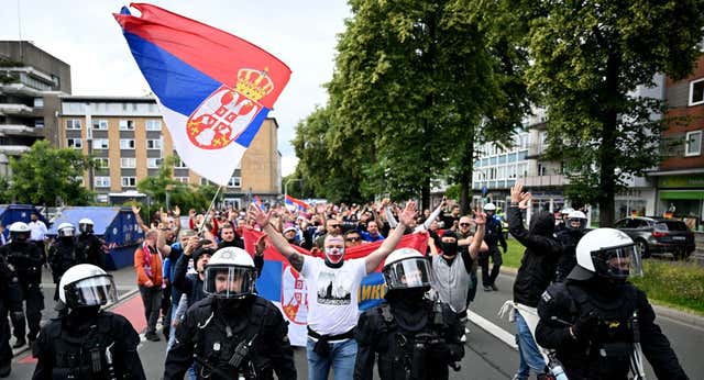 Por qué los ultras de Serbia y Albania se han pegado en la Eurocopa pese a no estar en el mismo grupo