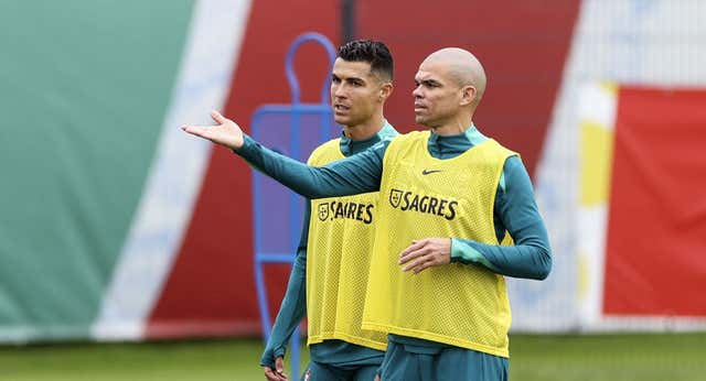 Pepe se apoya en Cristiano Ronaldo para la Eurocopa… y para jugar en Arabia la próxima temporada