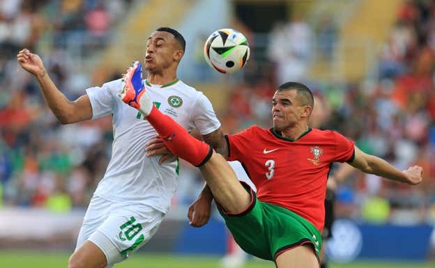Pepe durante un partido con Portugal. EFE