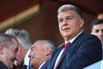 El runrún del Johan Cruyff del «Barça sí, Laporta no» que frunce el ceño del presidente y es gasolina para la oposición