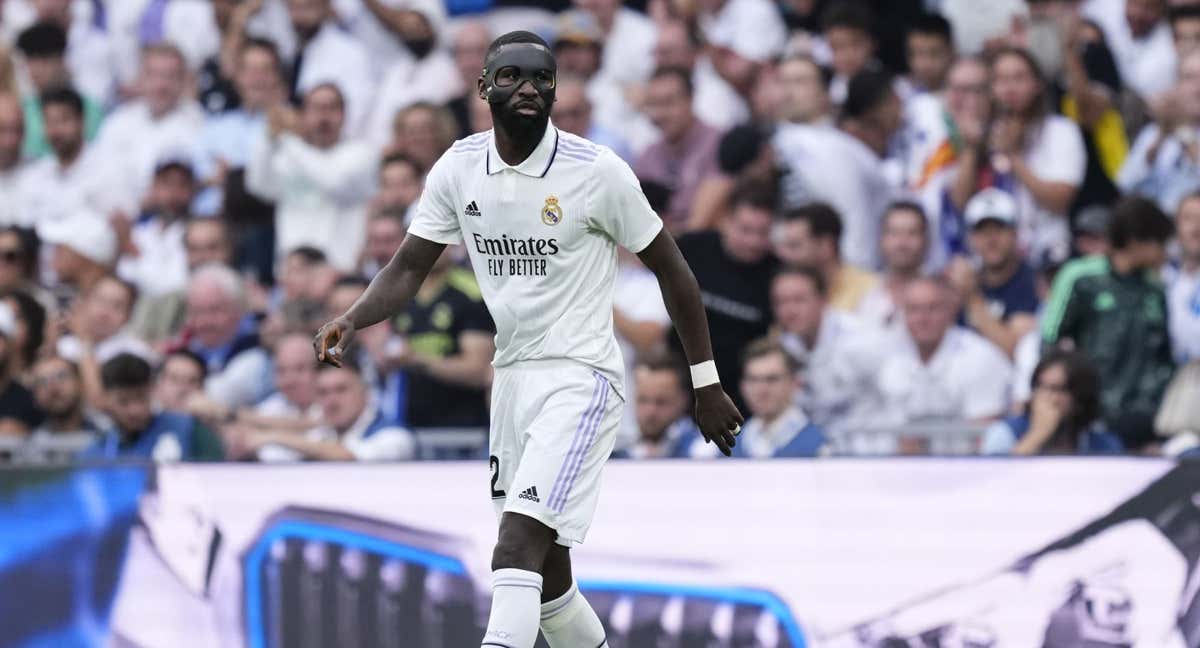 Antonio Rüdiger con máscara en un Clásico ante el Barcelona./Getty Images