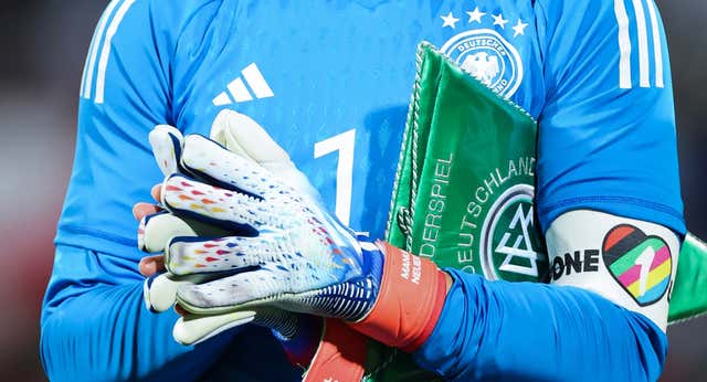 El silencio ensordecedor que acompaña al fútbol con la homofobia