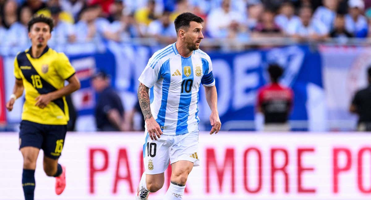 Messi, durante un partido con Argentina./REUTERS