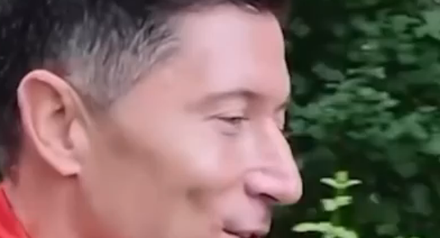 Lewandowski le da la bienvenida a Ewa Pajor al Barça