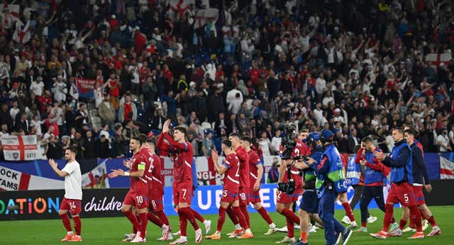 El ultimátum serbio ante los insultos de croatas y albaneses: «Si no hay sanciones, no continuaremos en la Eurocopa»