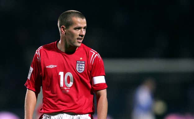 Michael Owen en un partido con Inglaterra, cuando la estrella aún era dorada. Getty Images