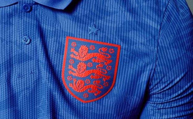 Un diseño reciente en la camiseta visitante de Inglaterra. Getty Images