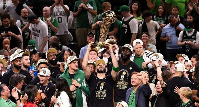 La mística del 8 y el 24 une a Boston Celtics y Lakers gracias a Kobe Bryant